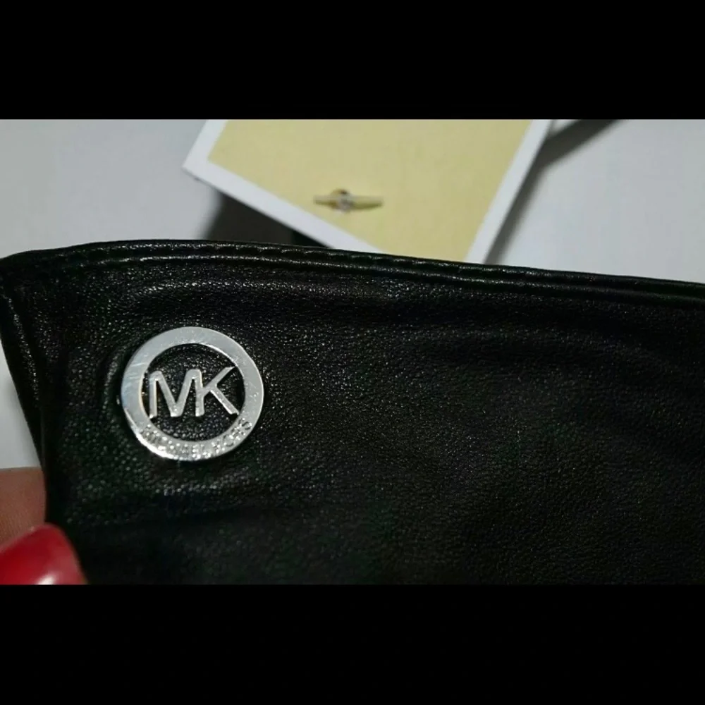 NWT Michael Kors Lambskin Leather Logo Touch Screen Gloves Black Buttery soft M